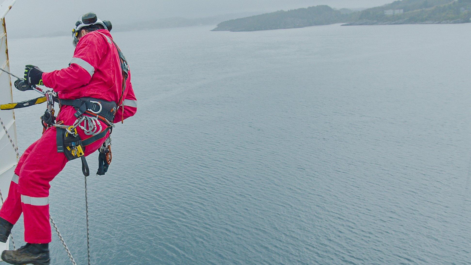 StS-isonor ansatt som arbeider i høyden